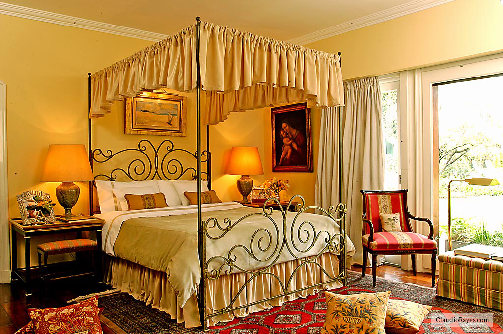 Bed Claudio Rayes #20 with canopy